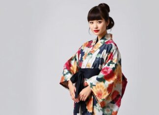 Kimono Modası: Efsanevi Giyim Tarzının Güncel Yorumları Kimono Fashion: Contemporary Interpretations of the Legendary Dress Style