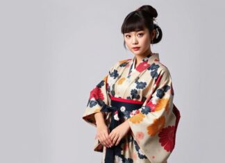 Kimono Modası: Gelenek ve Modernliği Birleştirmek Kimono Fashion: Blending Tradition and Modernity