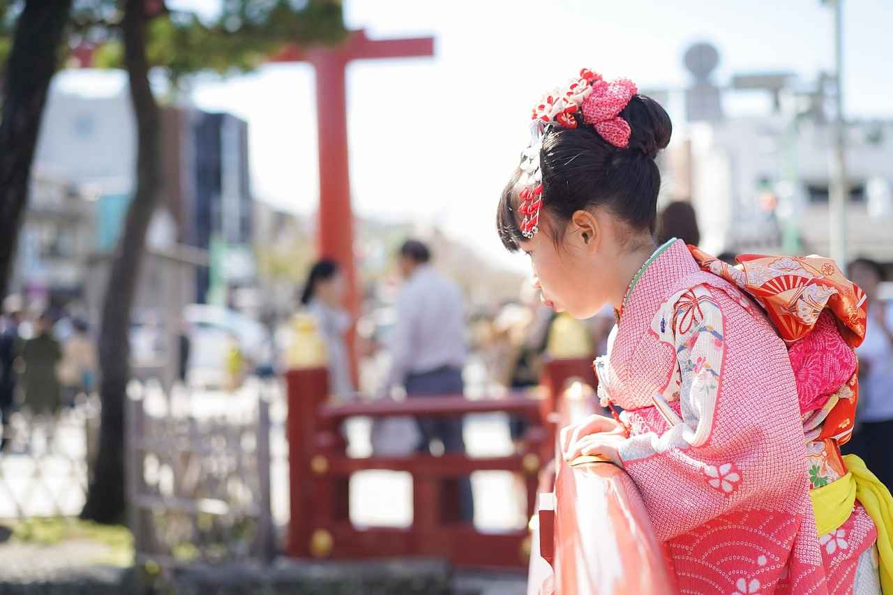 Kimono ile Geleneksel Japon Saç Modelleri